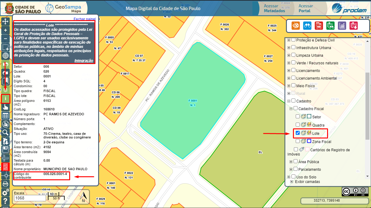 Imagem indicando o 'i' de informações como quarto botão do menu de ferramentas do lado esquerdo da página do geosampa.
                                Mostra também lote selecionado e janela com as informações referentes a ele. As informações que aparecem são: setor, 
                                tipo de quadra, quadra, condomínio, tipo de lote, lote, dígito SQL, CodLog, Nome do logradouro, múmero da porta, 
                                complemento, situação, uso, área do terreno e área construída.